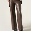 Pantalón Recto Efecto Piel Con Pinzas
