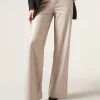 Pantalón Recto Efecto Piel Con Pinzas