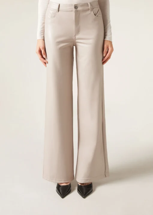 Pantalón Recto Efecto Piel Con Pinzas