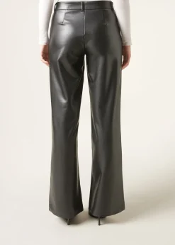 Pantalón Recto Efecto Piel Con Pinzas